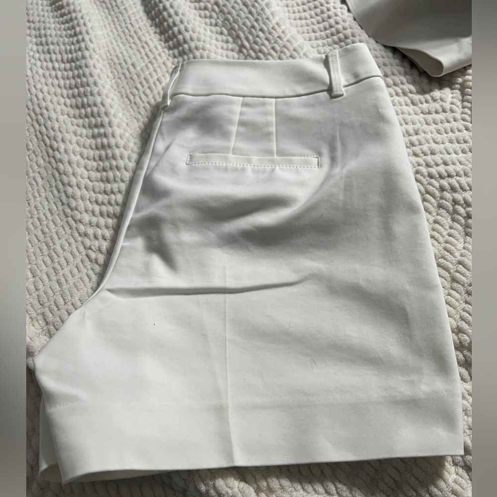 Chico's Elegant White Women's Bermudas